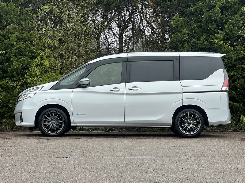 Nissan Serena 2.0 Hybrid X 8 Seater - U11788