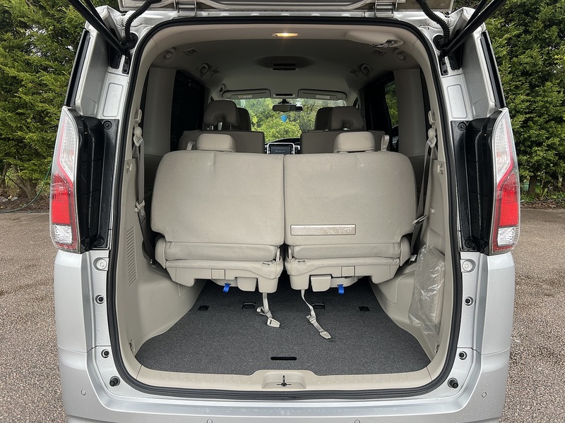 Nissan Serena 2.0 Hybrid X 8 Seater - U11788