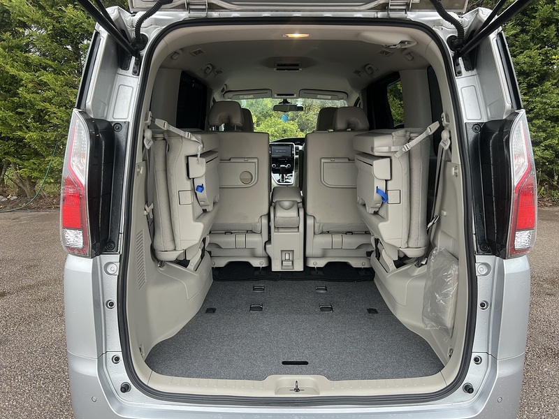 Nissan Serena 2.0 Hybrid X 8 Seater - U11788