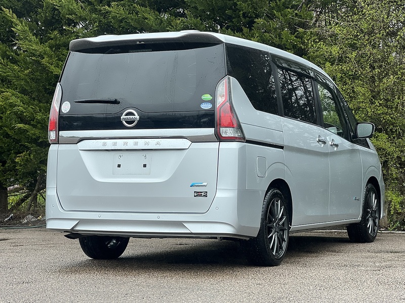 Nissan Serena 2.0 Hybrid X 8 Seater - U11788