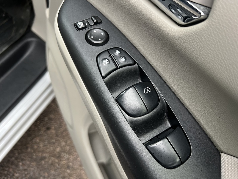 Nissan Serena 2.0 Hybrid X 8 Seater - U11788