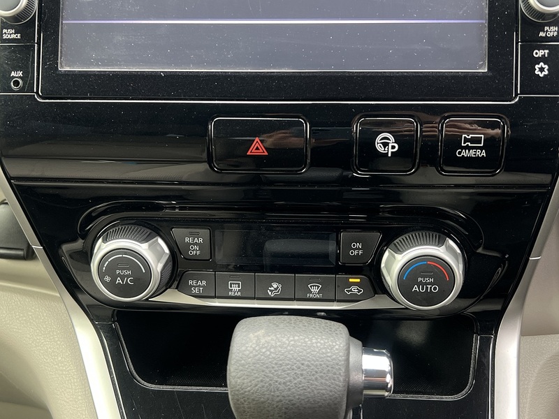 Nissan Serena 2.0 Hybrid X 8 Seater - U11788