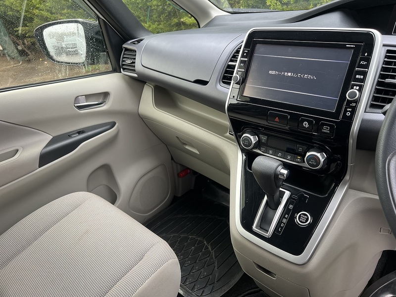 Nissan Serena 2.0 Hybrid X 8 Seater - U11788