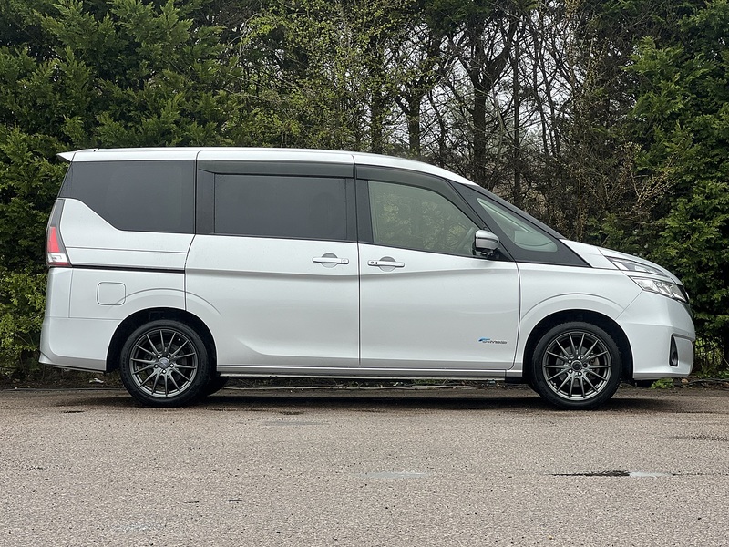 Nissan Serena 2.0 Hybrid X 8 Seater - U11788