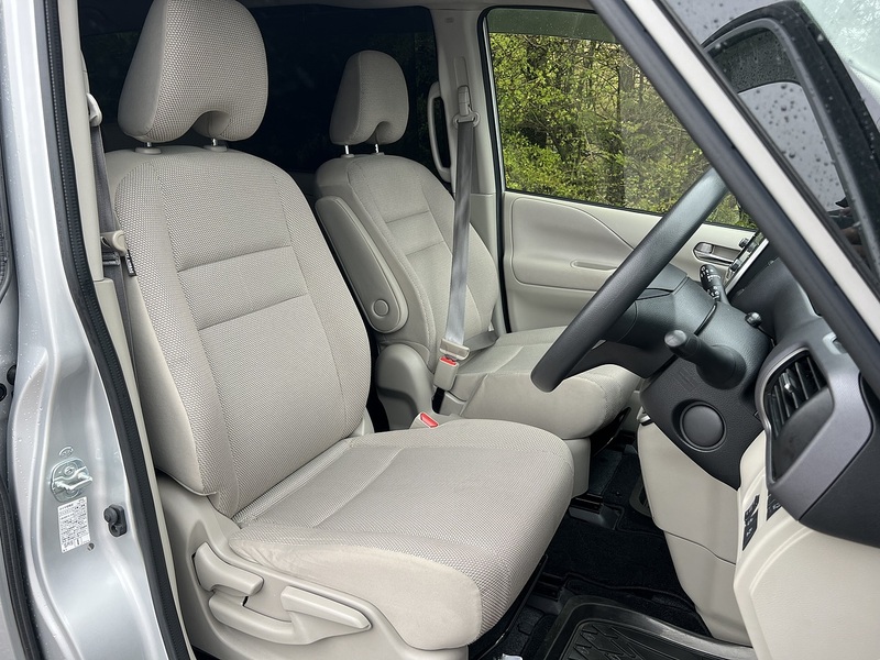 Nissan Serena 2.0 Hybrid X 8 Seater - U11788