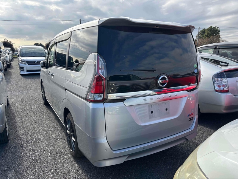 Nissan Serena 2.0 Hybrid X 8 Seater - U11788