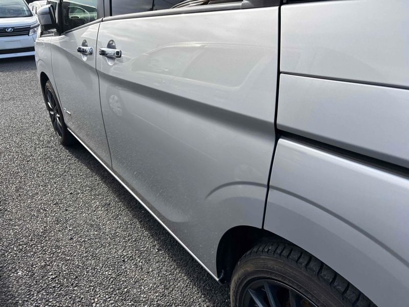 Nissan Serena 2.0 Hybrid X 8 Seater - U11788