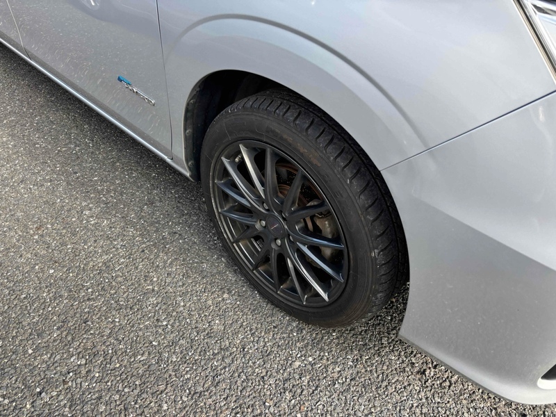 Nissan Serena 2.0 Hybrid X 8 Seater - U11788