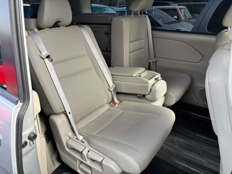 Nissan Serena 2.0 Hybrid X 8 Seater - U11788