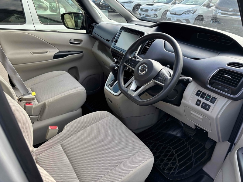 Nissan Serena 2.0 Hybrid X 8 Seater - U11788