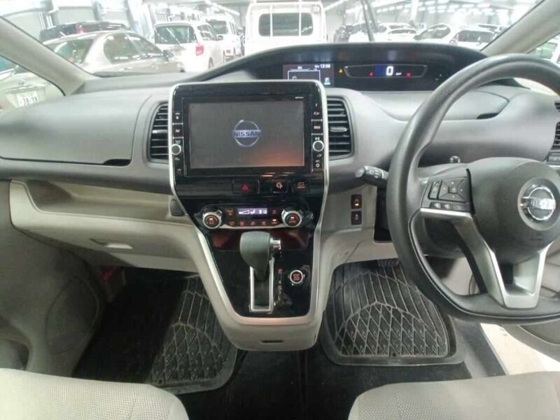 Nissan Serena 2.0 Hybrid X 8 Seater - U11788