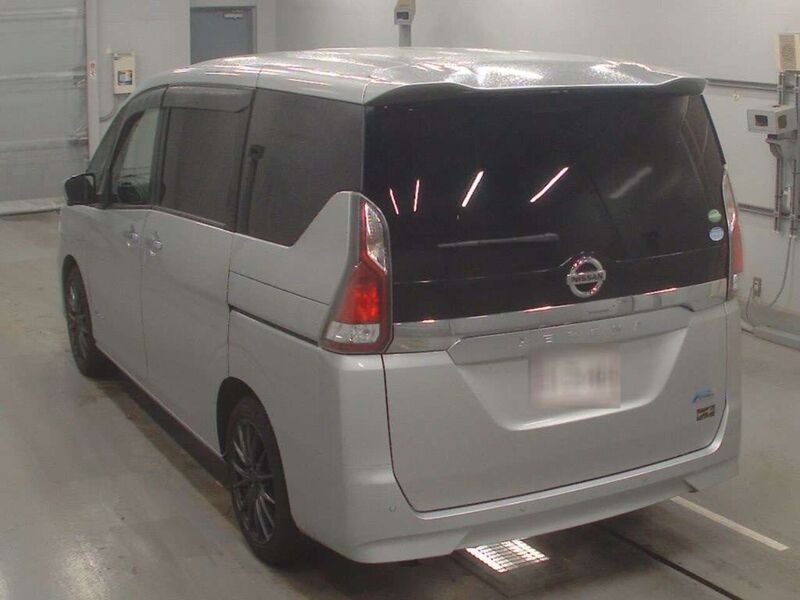 Nissan Serena 2.0 Hybrid X 8 Seater - U11788