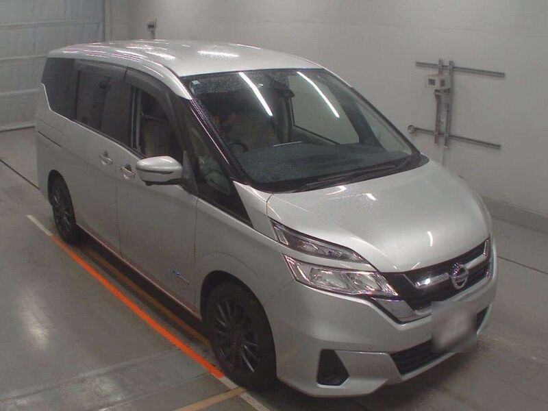 Nissan Serena 2.0 Hybrid X 8 Seater - U11788