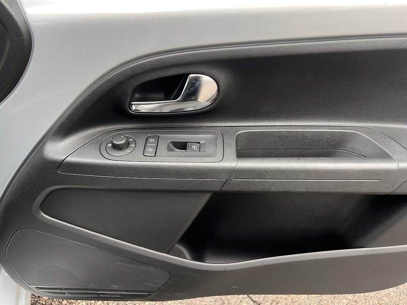 Volkswagen Up High Up - U11791