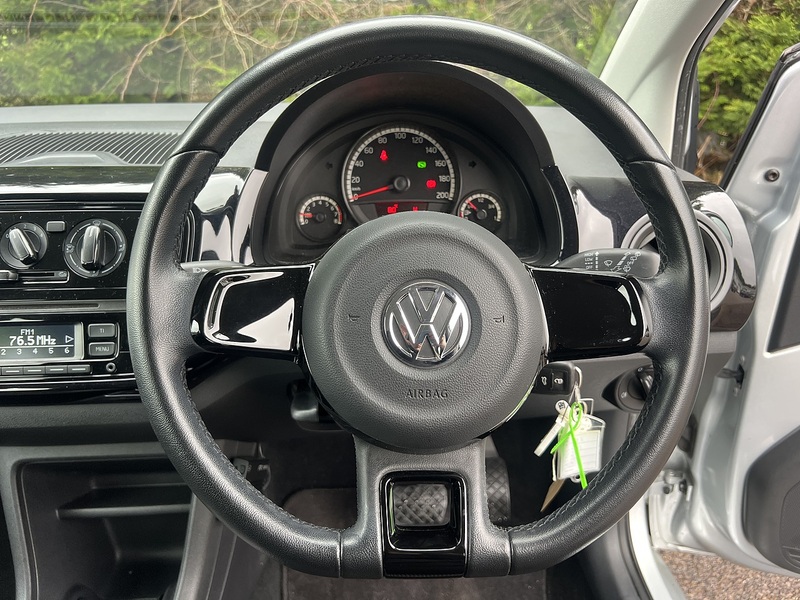 Volkswagen Up High Up - U11791