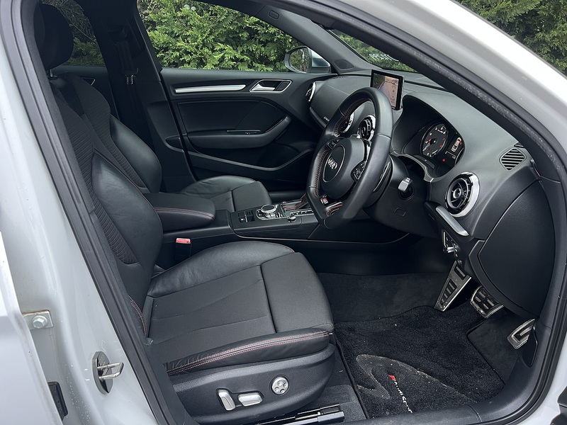 Audi S3 S TRONIC QUATTRO - U11801