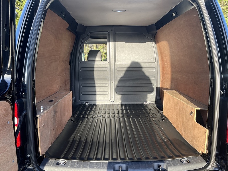 Volkswagen Caddy TDI BlueMotion Tech C20 Black Edition - U11804