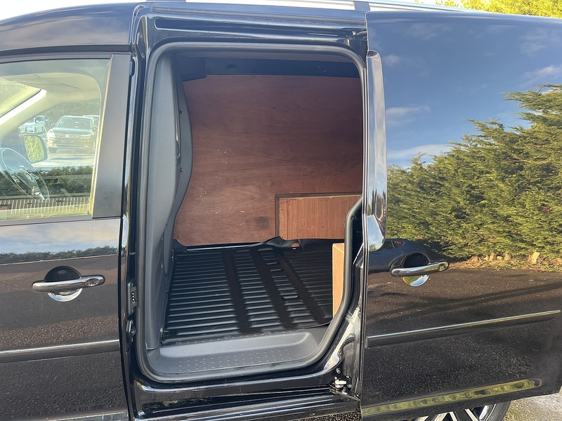 Volkswagen Caddy TDI BlueMotion Tech C20 Black Edition - U11804