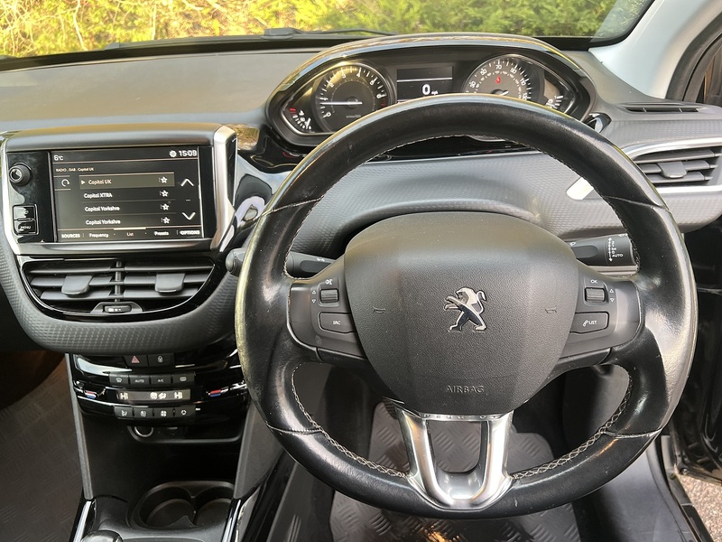 Peugeot 2008 PureTech Allure - U11805
