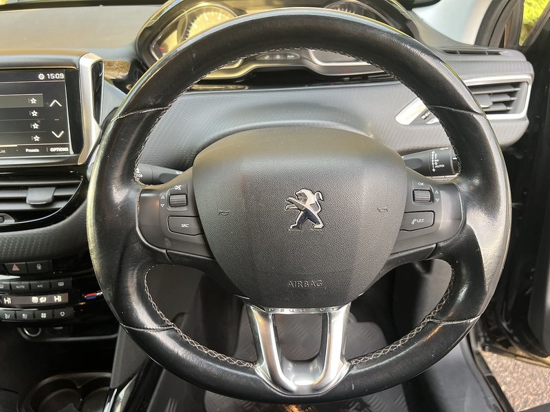 Peugeot 2008 PureTech Allure - U11805