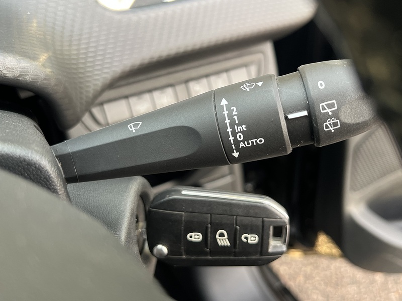 Peugeot 2008 PureTech Allure - U11805