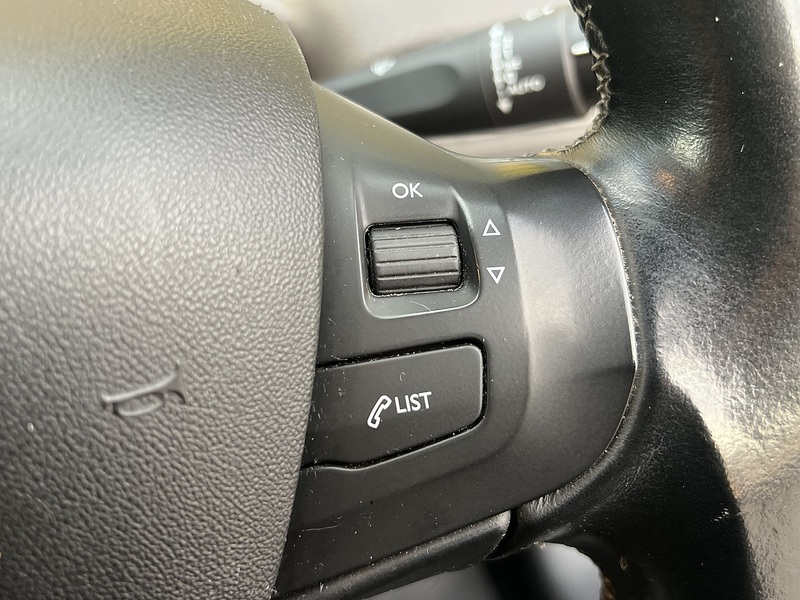 Peugeot 2008 PureTech Allure - U11805