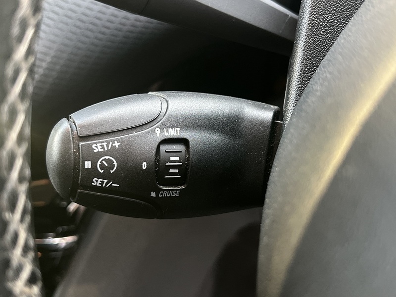 Peugeot 2008 PureTech Allure - U11805