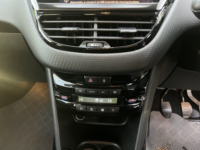 Peugeot 2008 PureTech Allure - U11805