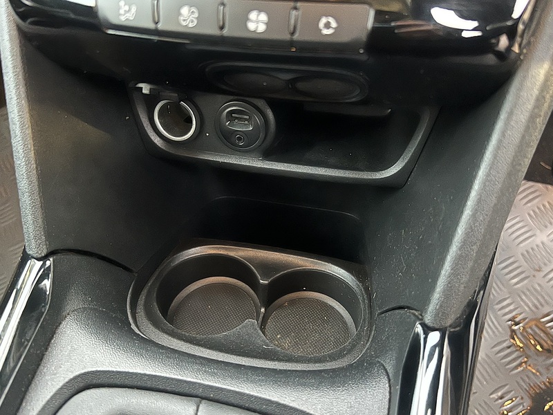 Peugeot 2008 PureTech Allure - U11805