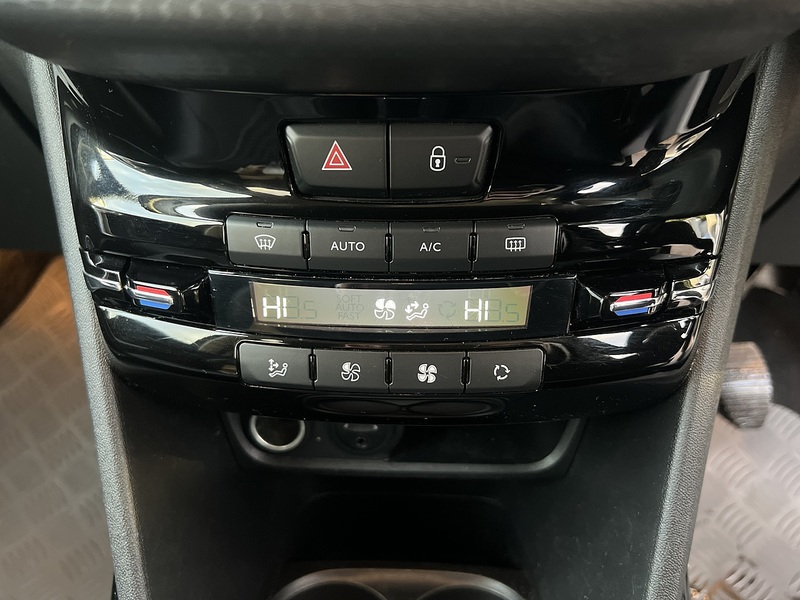 Peugeot 2008 PureTech Allure - U11805