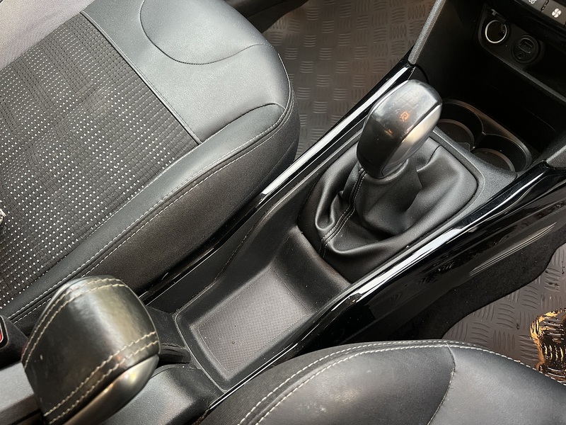 Peugeot 2008 PureTech Allure - U11805