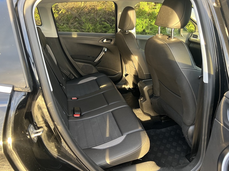 Peugeot 2008 PureTech Allure - U11805