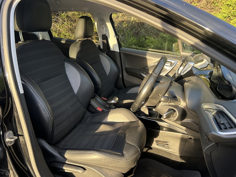 Peugeot 2008 PureTech Allure - U11805