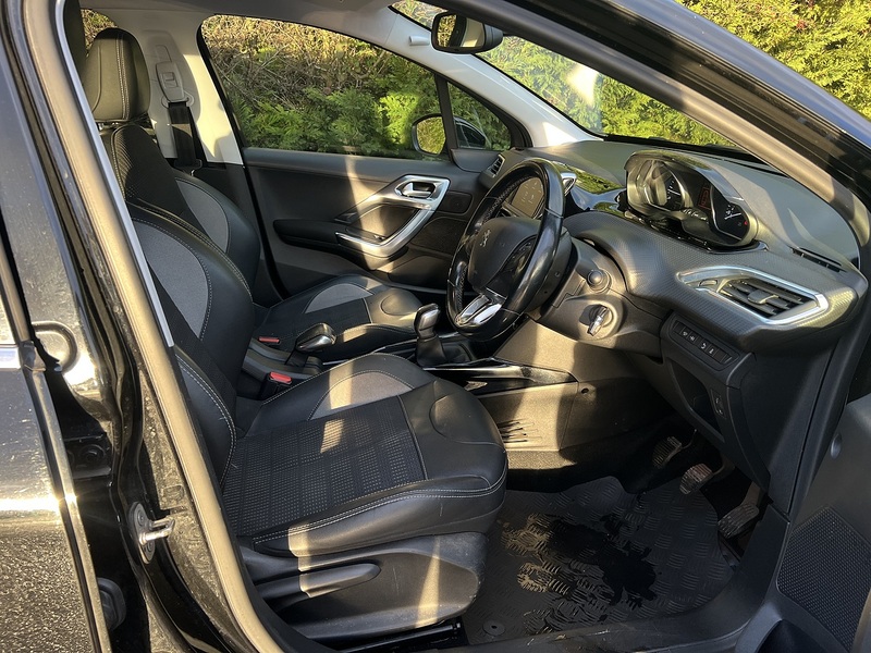 Peugeot 2008 PureTech Allure - U11805