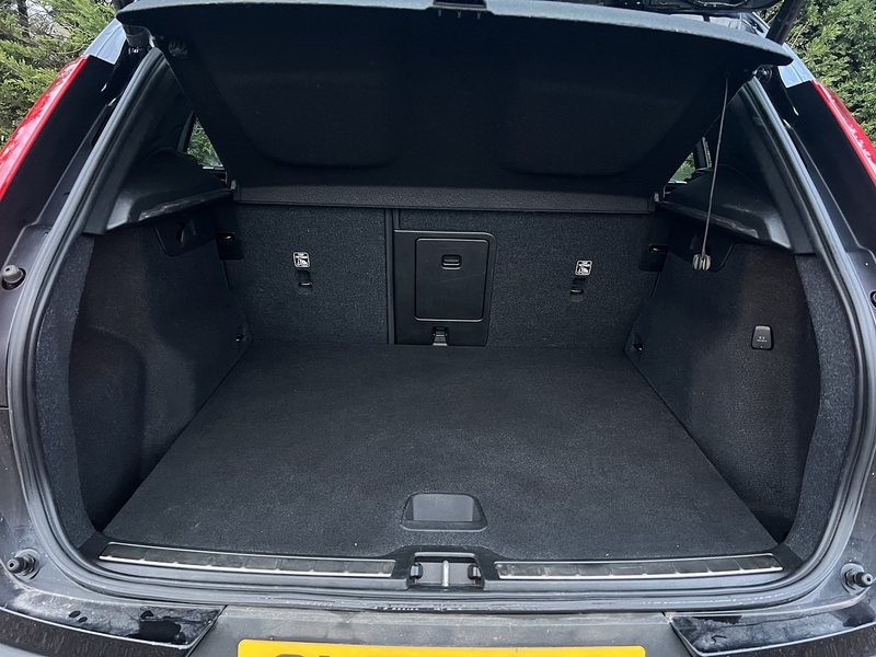 Volvo XC40 B4 MHEV Inscription - U11811