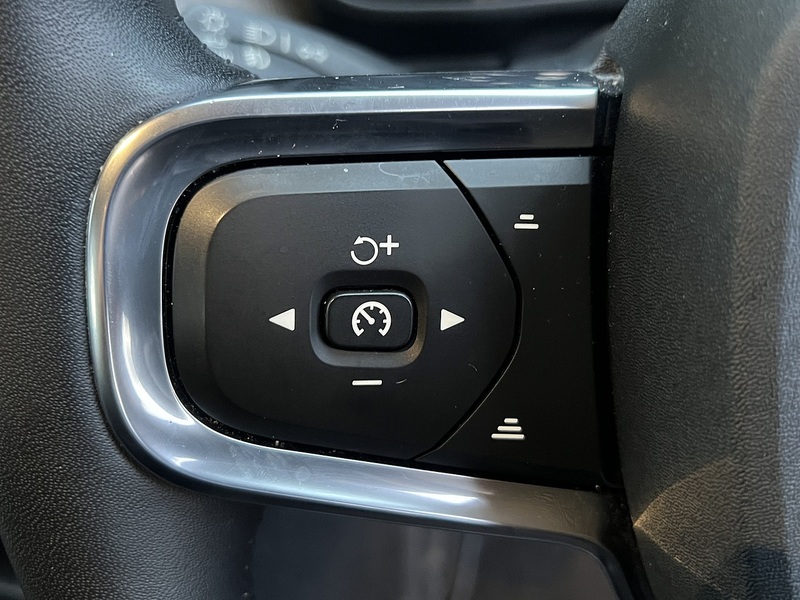 Volvo XC40 B4 MHEV Inscription - U11811