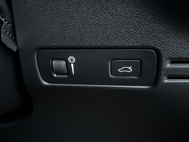 Volvo XC40 B4 MHEV Inscription - U11811