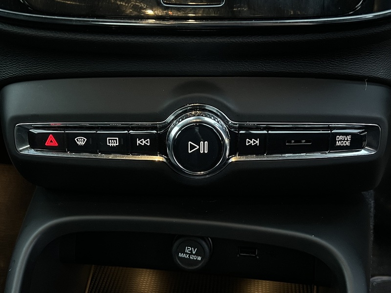 Volvo XC40 B4 MHEV Inscription - U11811