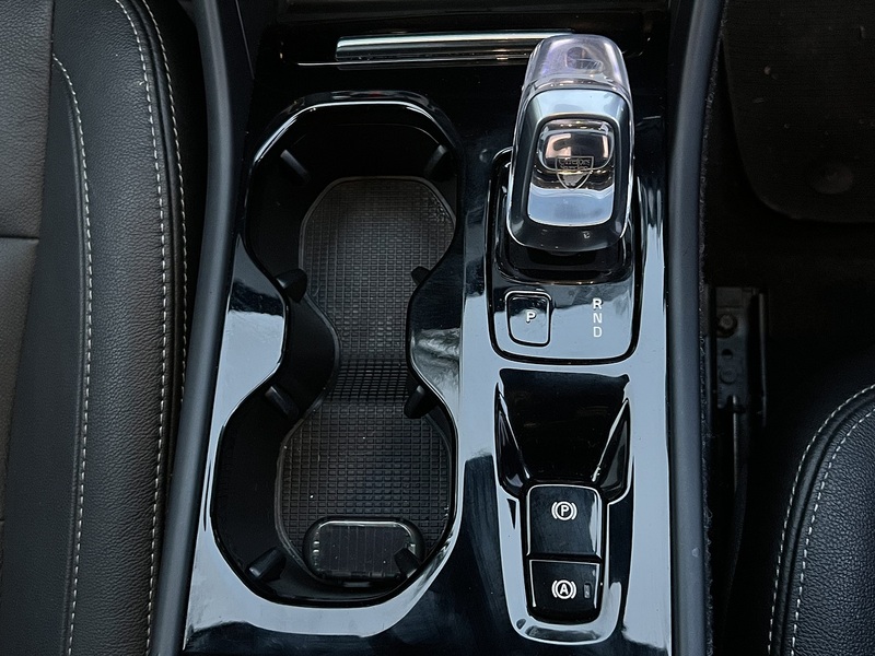 Volvo XC40 B4 MHEV Inscription - U11811