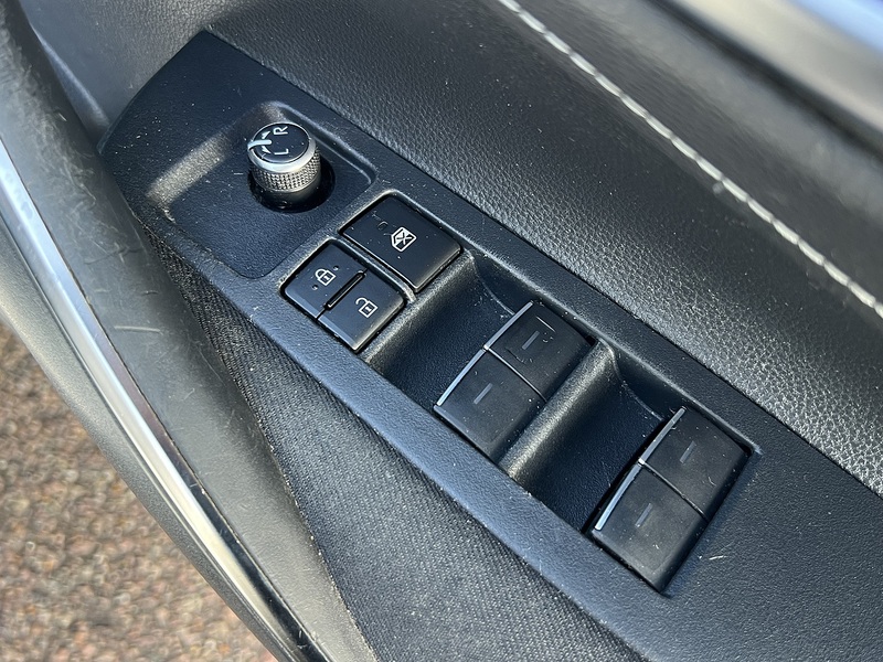 Toyota Corolla VVT-h Icon Tech - U11828