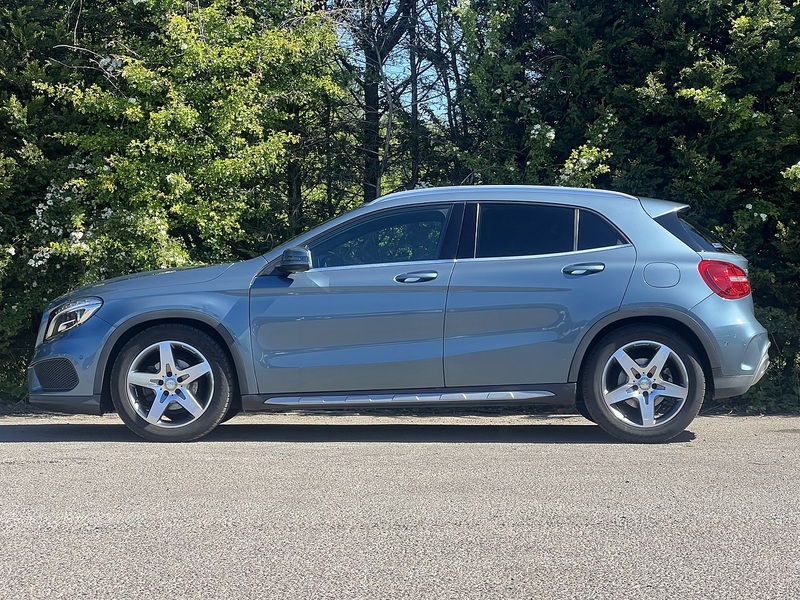 Mercedes-Benz Gla-Class Gla 180 Amg Line Premium - U11832