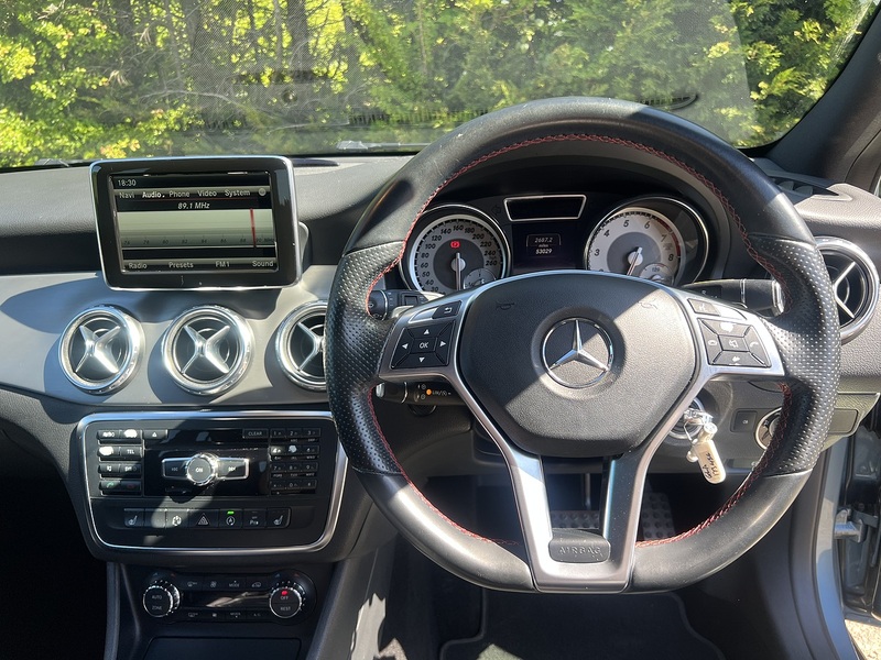 Mercedes-Benz Gla-Class Gla 180 Amg Line Premium - U11832