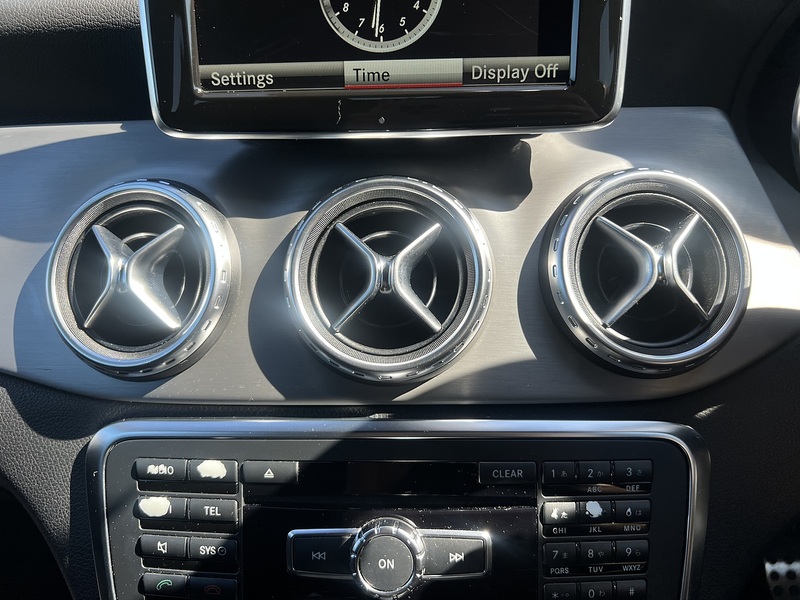 Mercedes-Benz Gla-Class Gla 180 Amg Line Premium - U11832
