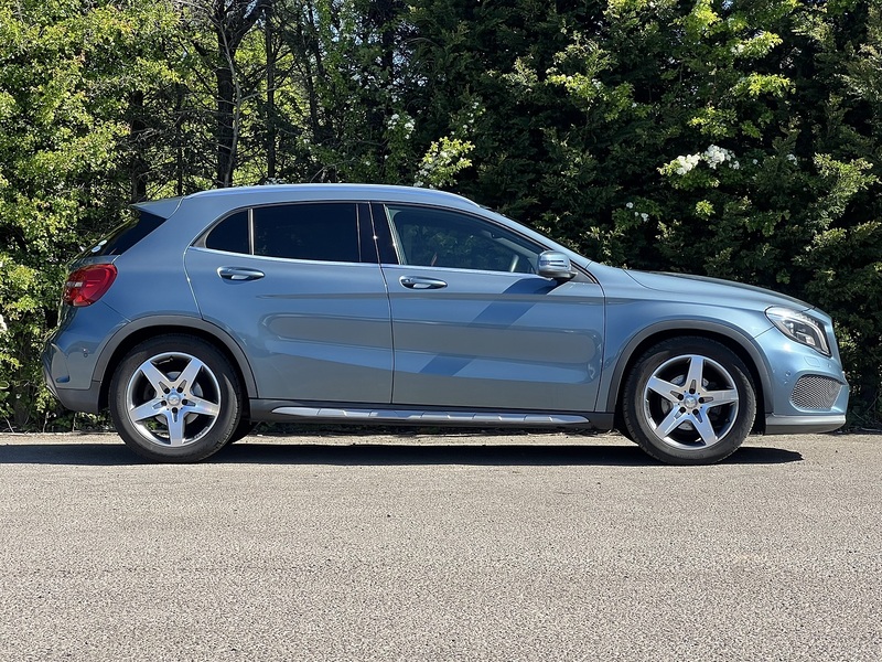 Mercedes-Benz Gla-Class Gla 180 Amg Line Premium - U11832