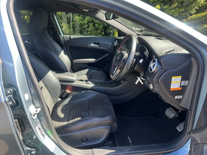 Mercedes-Benz Gla-Class Gla 180 Amg Line Premium - U11832