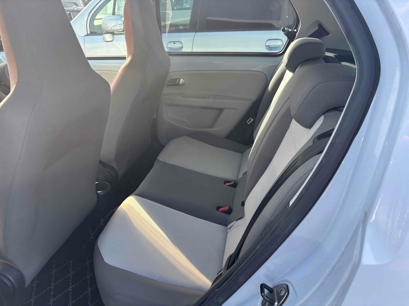 Volkswagen Up High Up - U11844