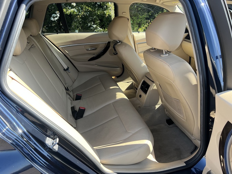 BMW 3 Series 320D Luxury Touring - U11845