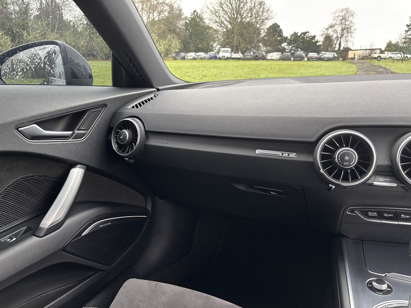 Audi TT TFSI S line - U11854