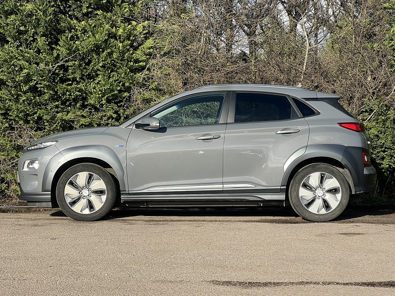 Hyundai KONA Premium SE - U11868