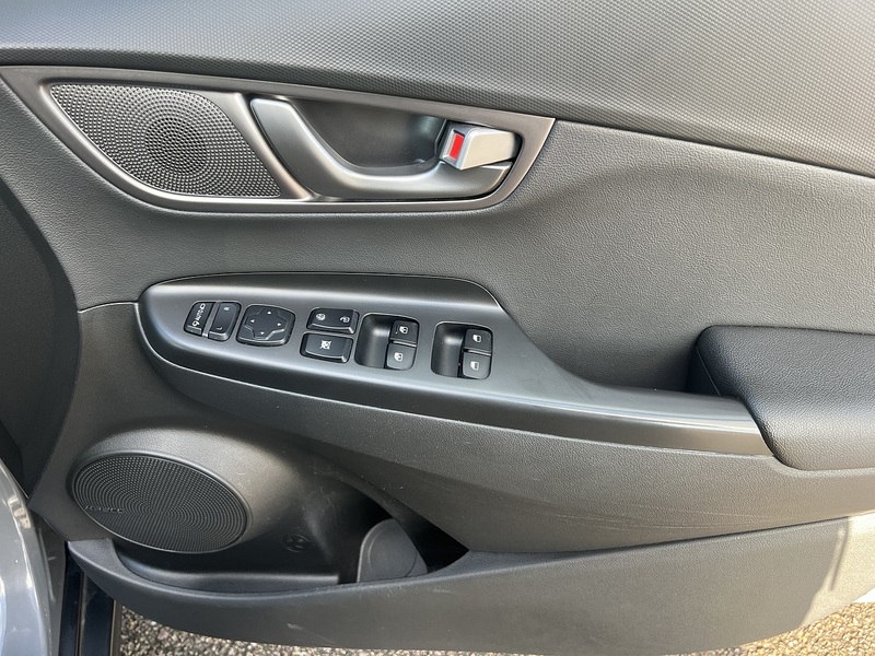 Hyundai KONA Premium SE - U11868